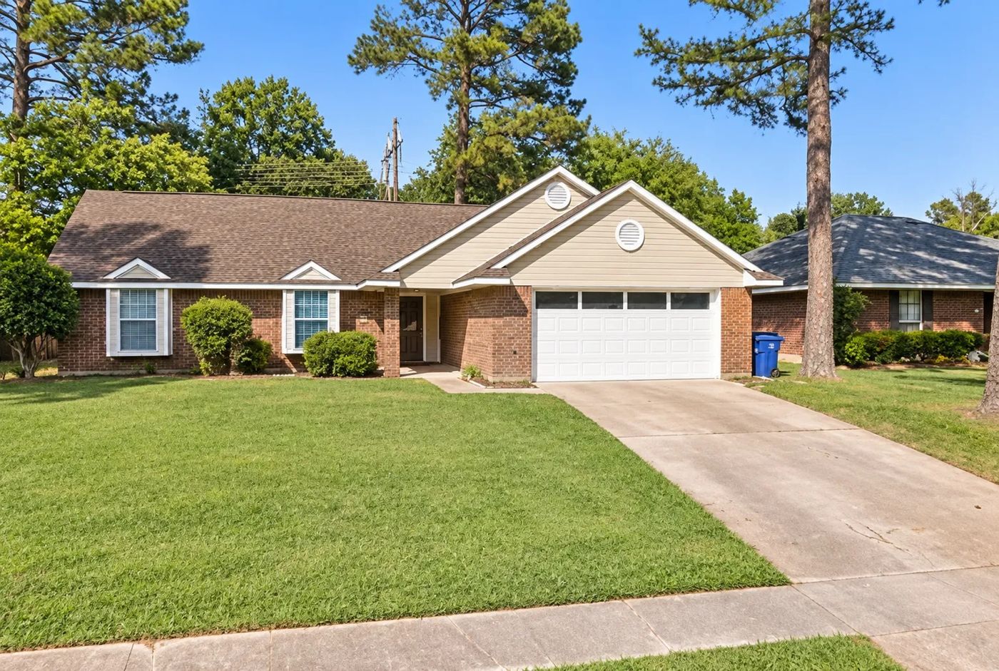 Front of the house, New Castle area, southwest Shreveport (71129)