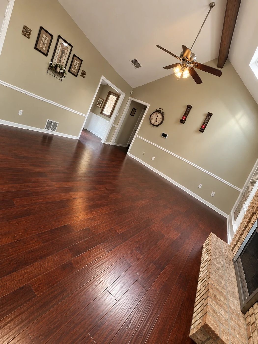 Living room, New Castle area, southwest Shreveport (71129)