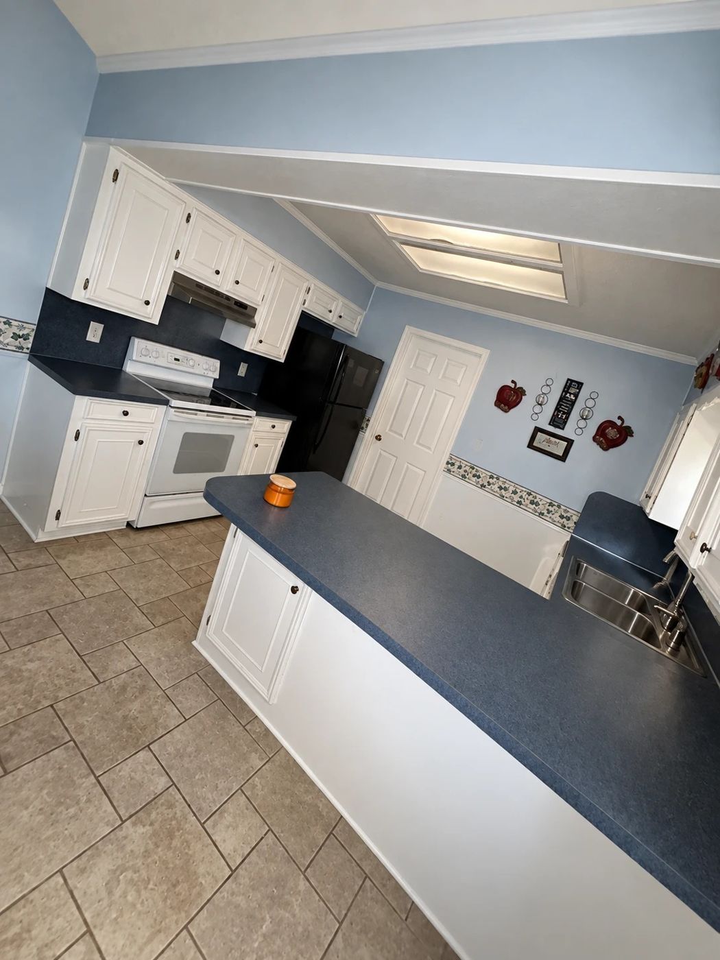 Kitchen, New Castle area, southwest Shreveport (71129)