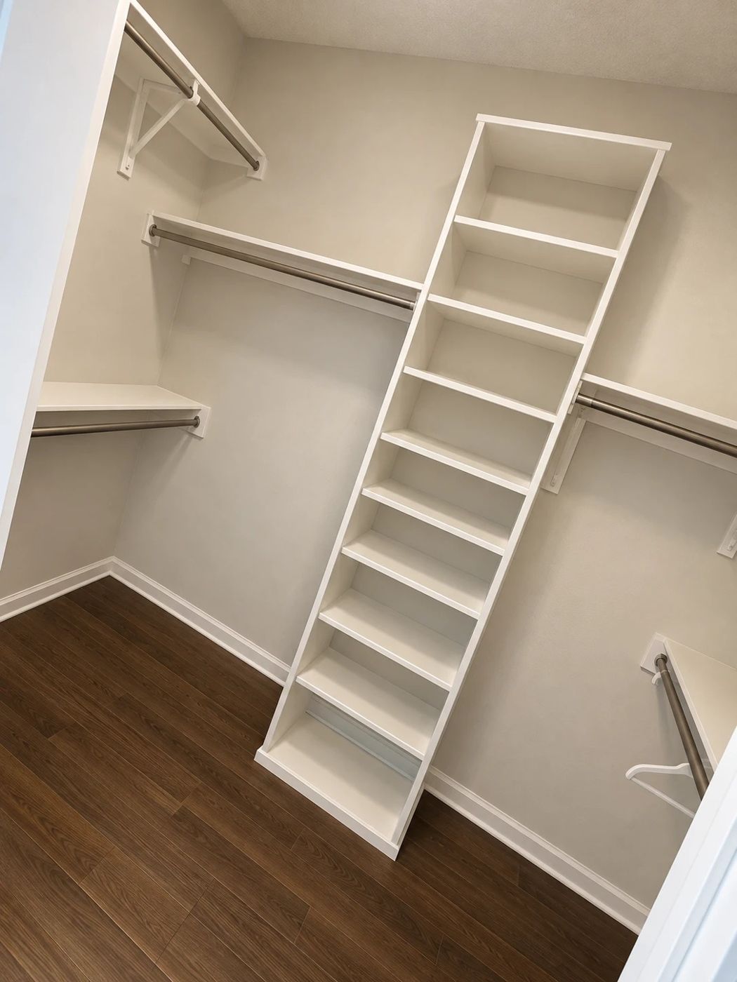 Walk-in closet, New Castle area, southwest Shreveport (71129)