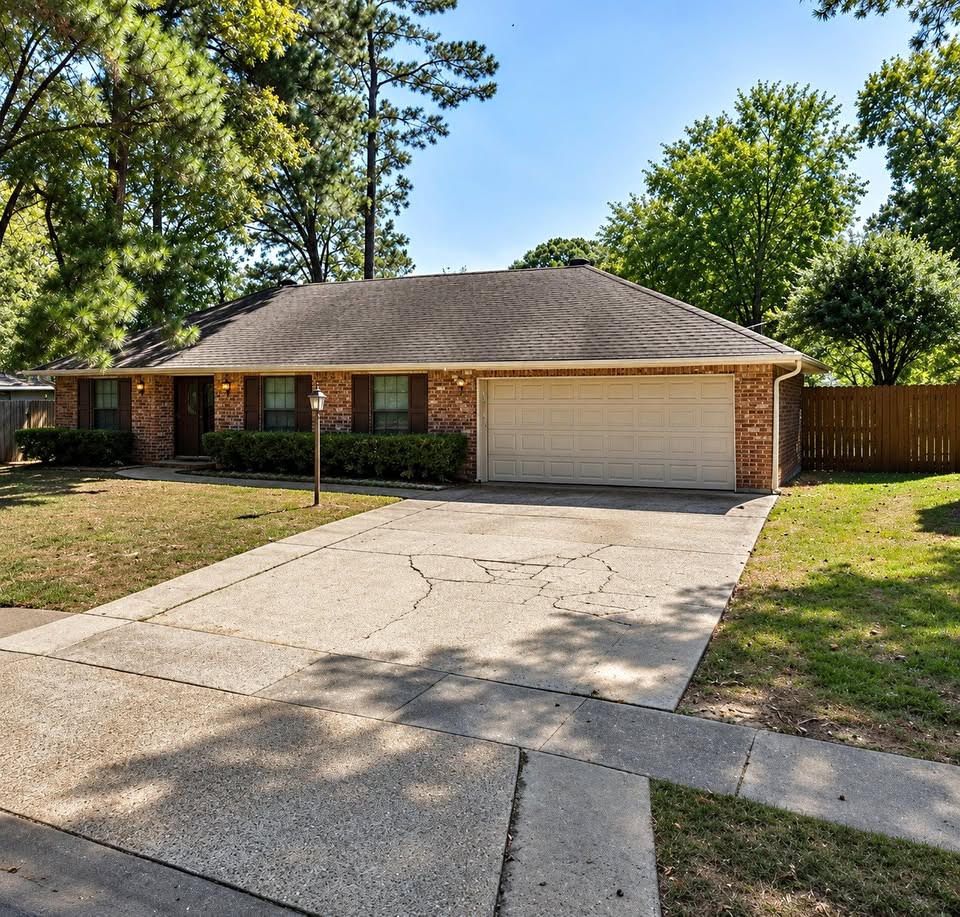 Front of the house, Southwest Shreveport, near Keithville (71118)