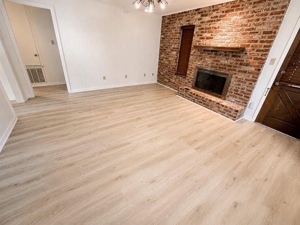 Living room, Southwest Shreveport, near Keithville (71118)