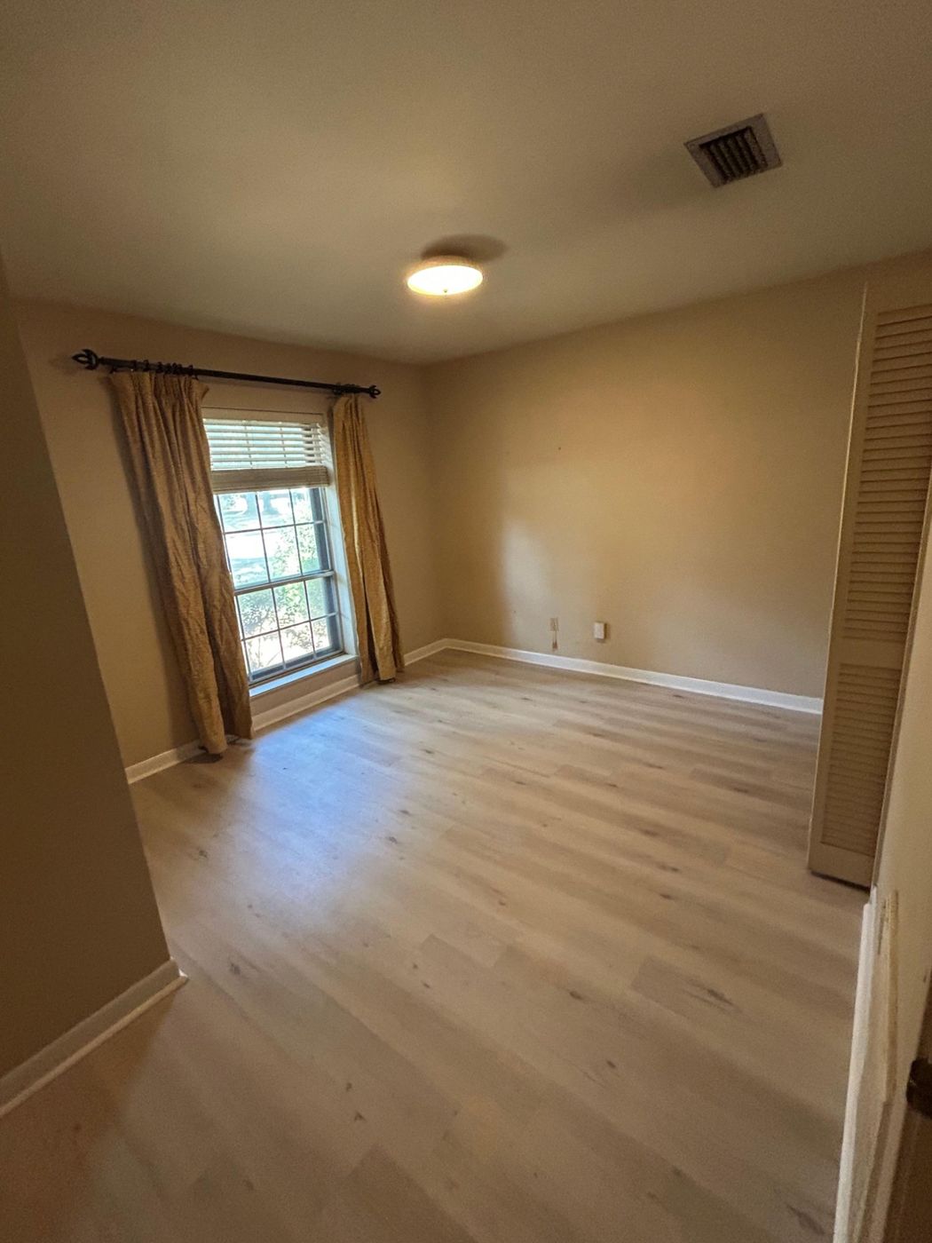 Bedroom, Southwest Shreveport, near Keithville (71118)